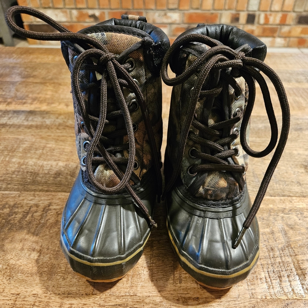 Boys Size 10 Game Winner Camo Boots EUC
